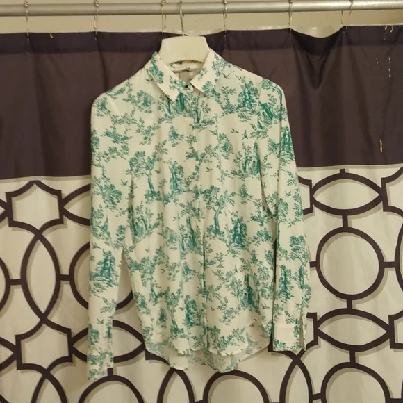 Button down - Picture 1 of 1